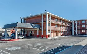 Pueblo Inn